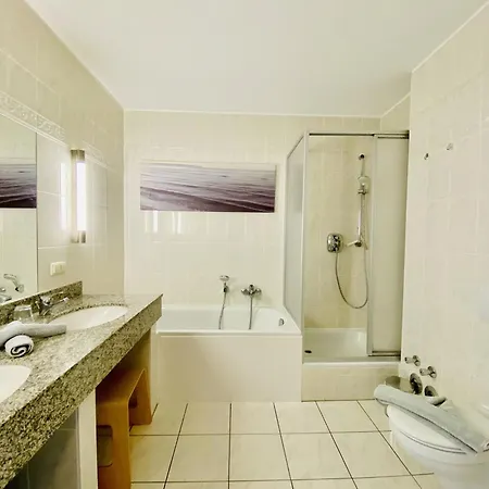 Ferienwohnung Binzer Seeblick Haus Jahreszeiten Binz Exterior photo